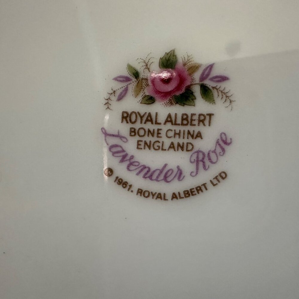 Vintage Royal Albert Lavender Rose Bone China Tureen w/ Lid 1961 Stamp Farmhouse - Picture 2 of 13